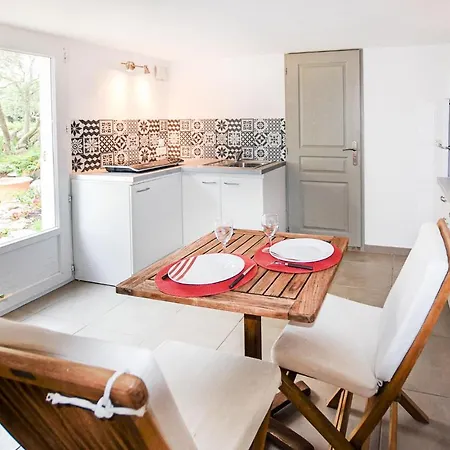 Apartment Awesome In Caumont-sur-Durance